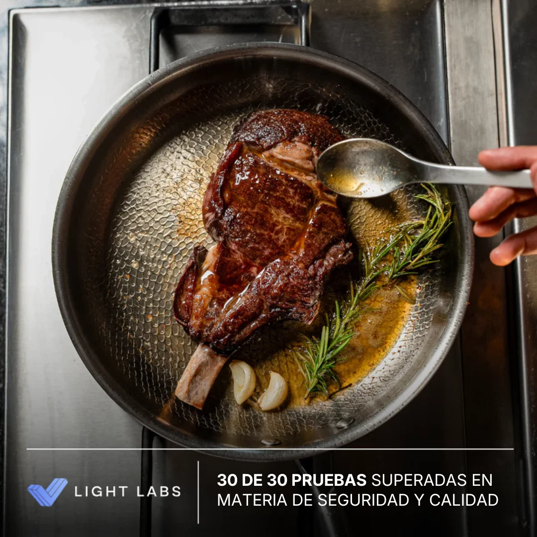 Sartén martillada de titanio